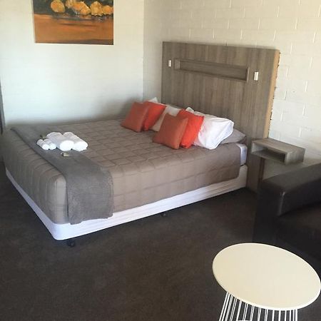 Thomas Lodge Motel Tocumwal Room photo