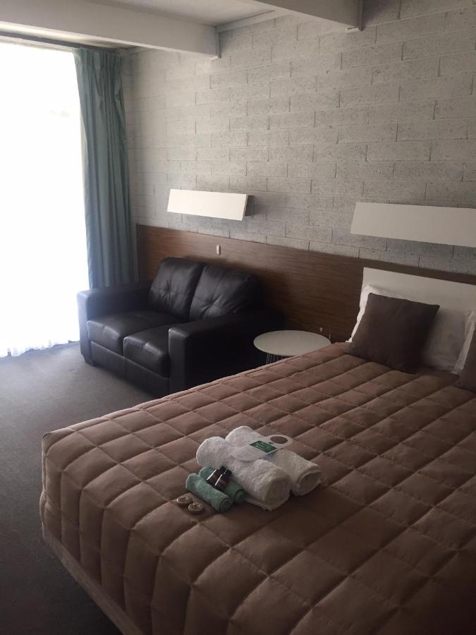 Thomas Lodge Motel Tocumwal Exterior photo