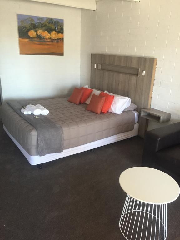 Thomas Lodge Motel Tocumwal Room photo