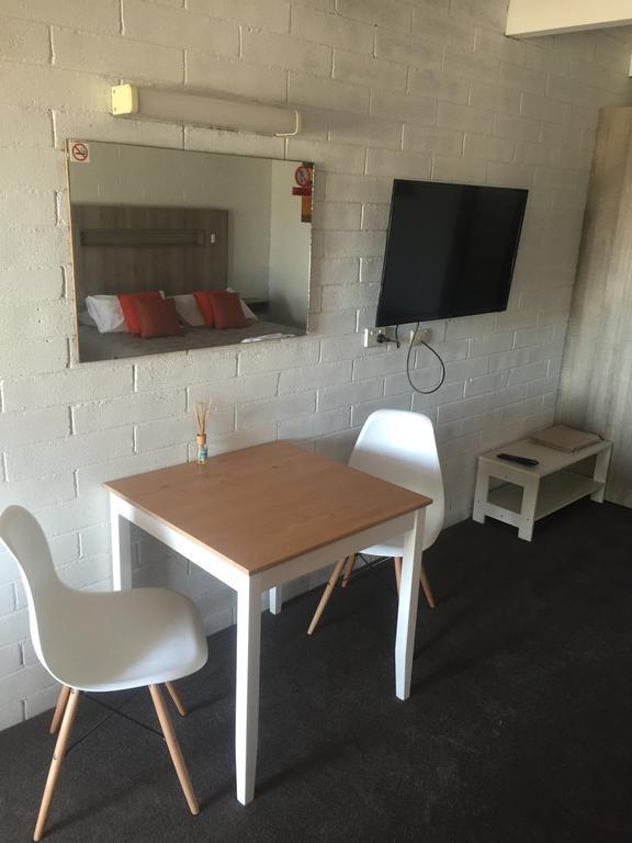 Thomas Lodge Motel Tocumwal Room photo