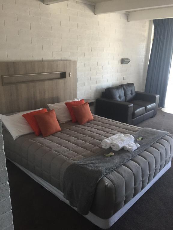 Thomas Lodge Motel Tocumwal Room photo