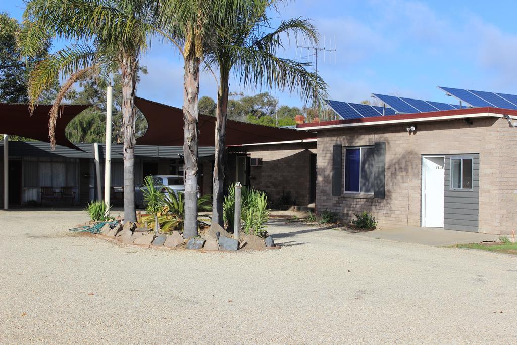 Thomas Lodge Motel Tocumwal Exterior photo