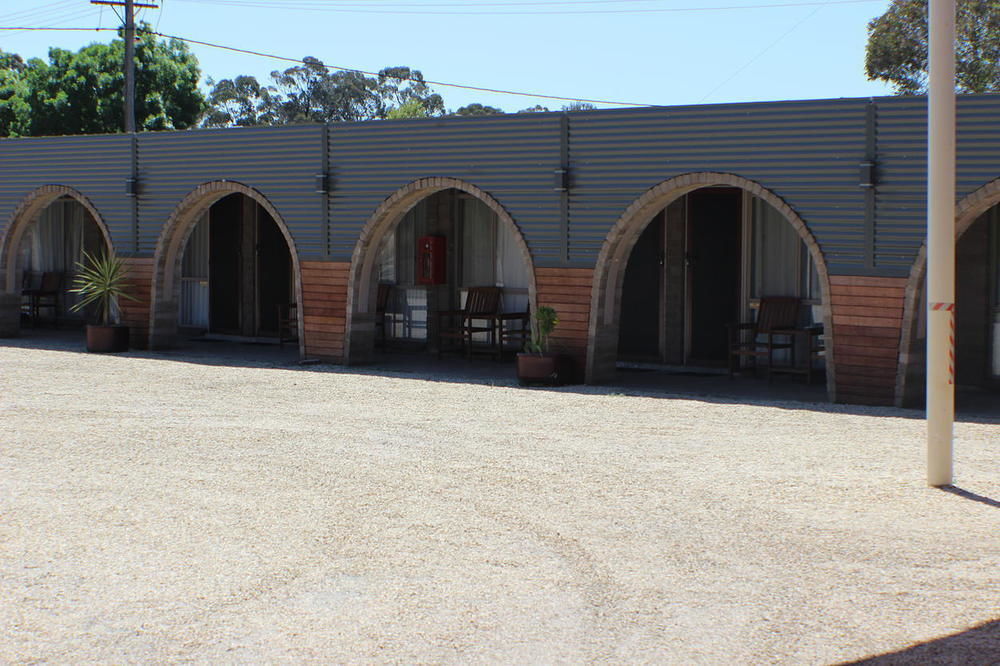 Thomas Lodge Motel Tocumwal Exterior photo